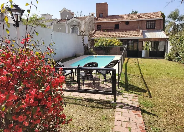 Casa Grand Bourg Con Magnifica Vista Y Pileta